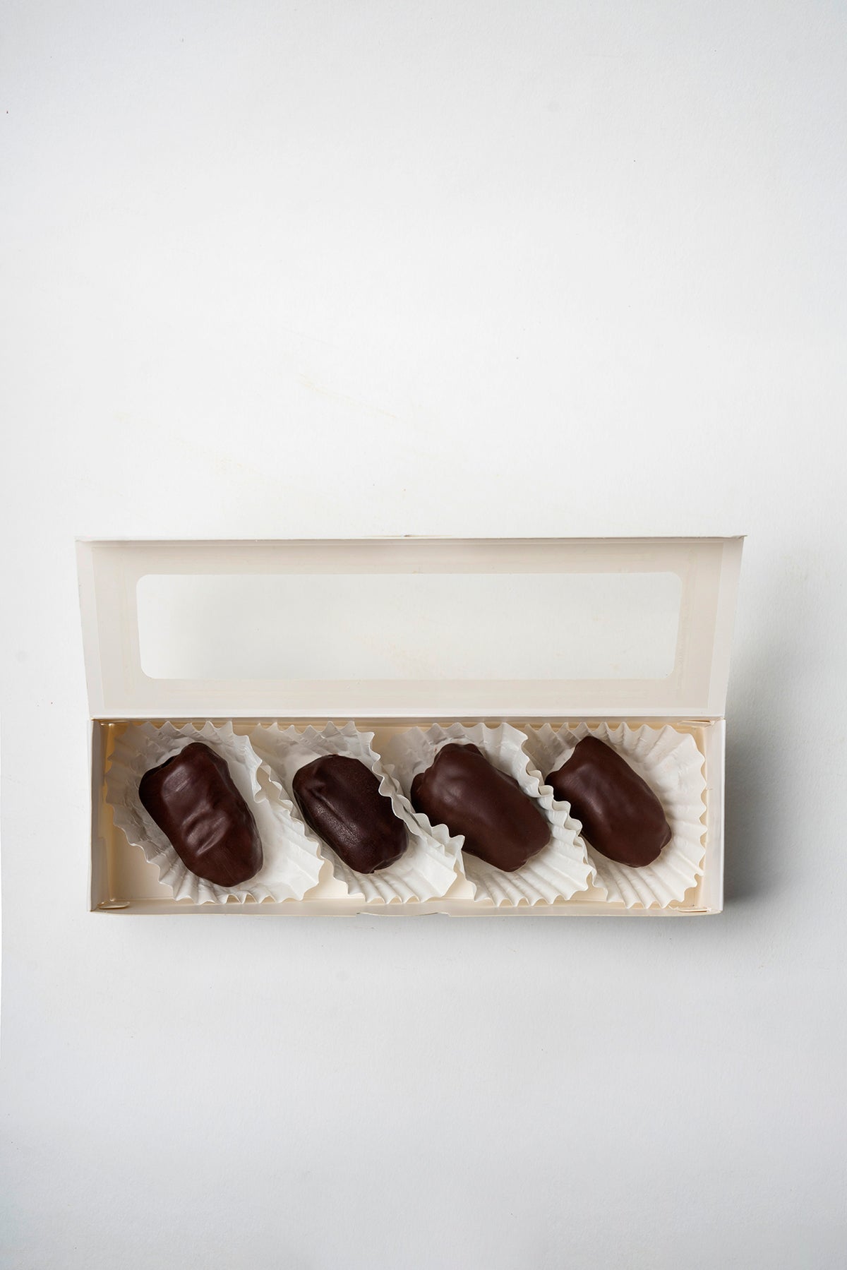 Dátil con pasta de avellana y cubierto en chocolate
