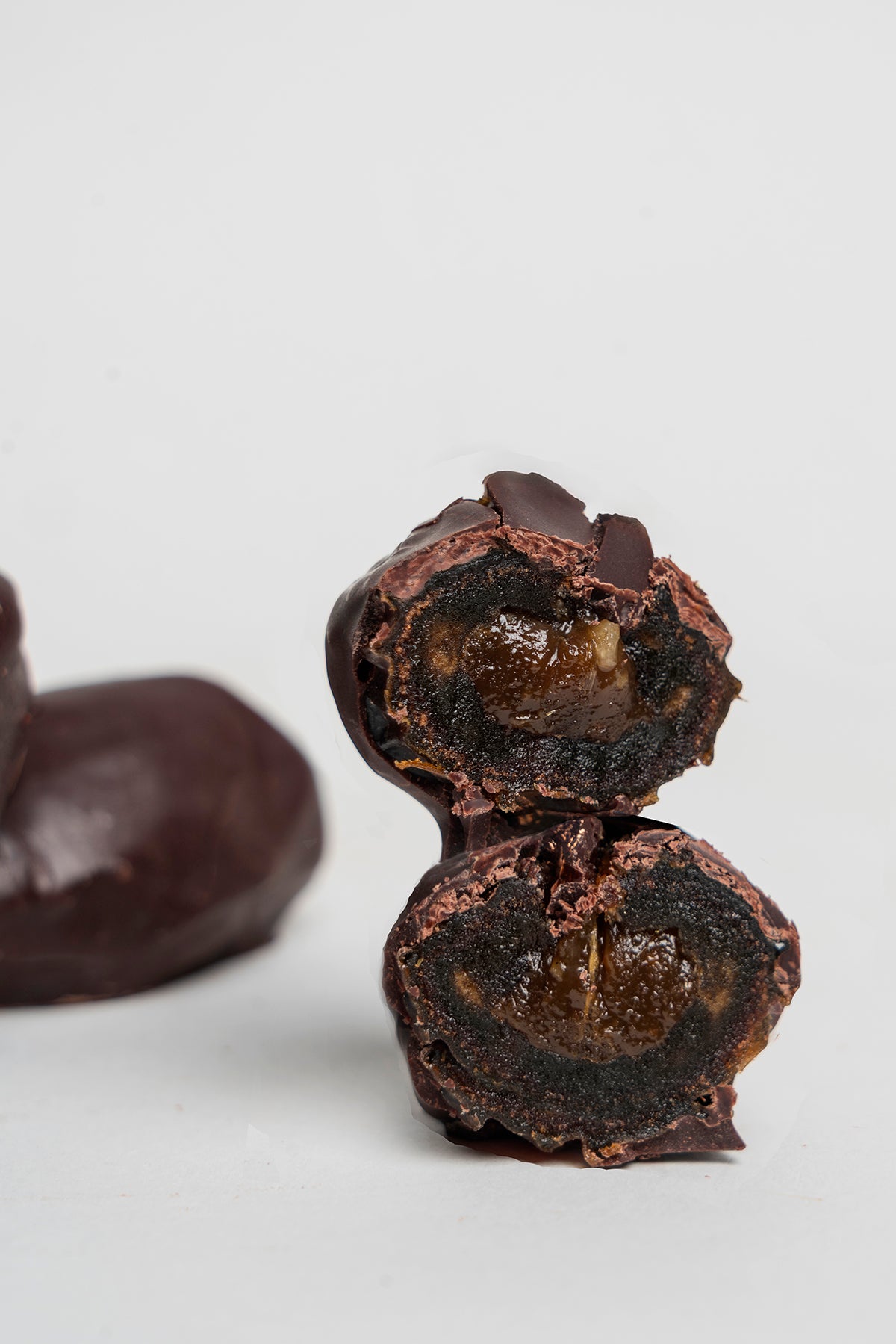 Dátil con caramelo y cubierto en chocolate