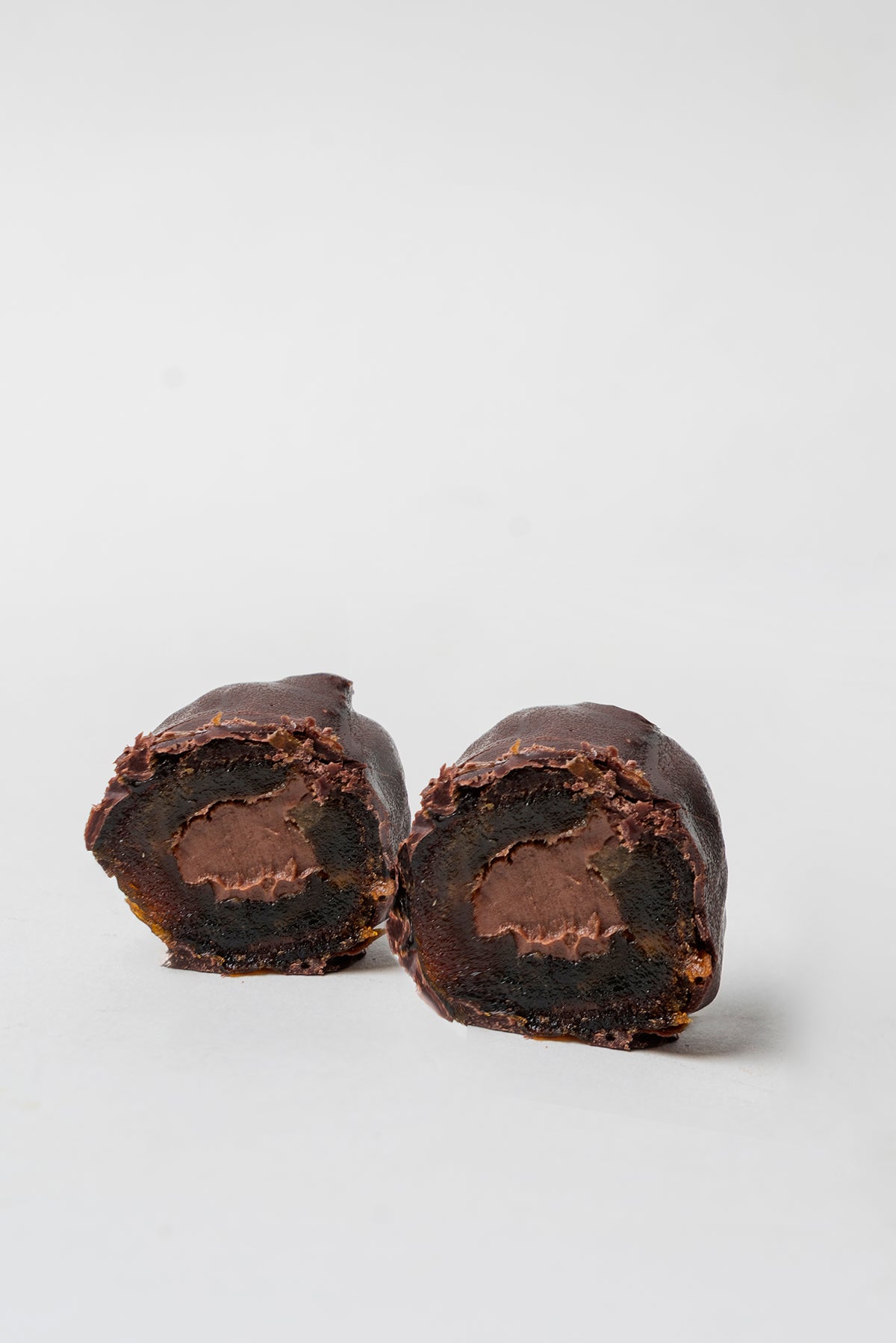 Dátil con pasta de avellana y cubierto en chocolate